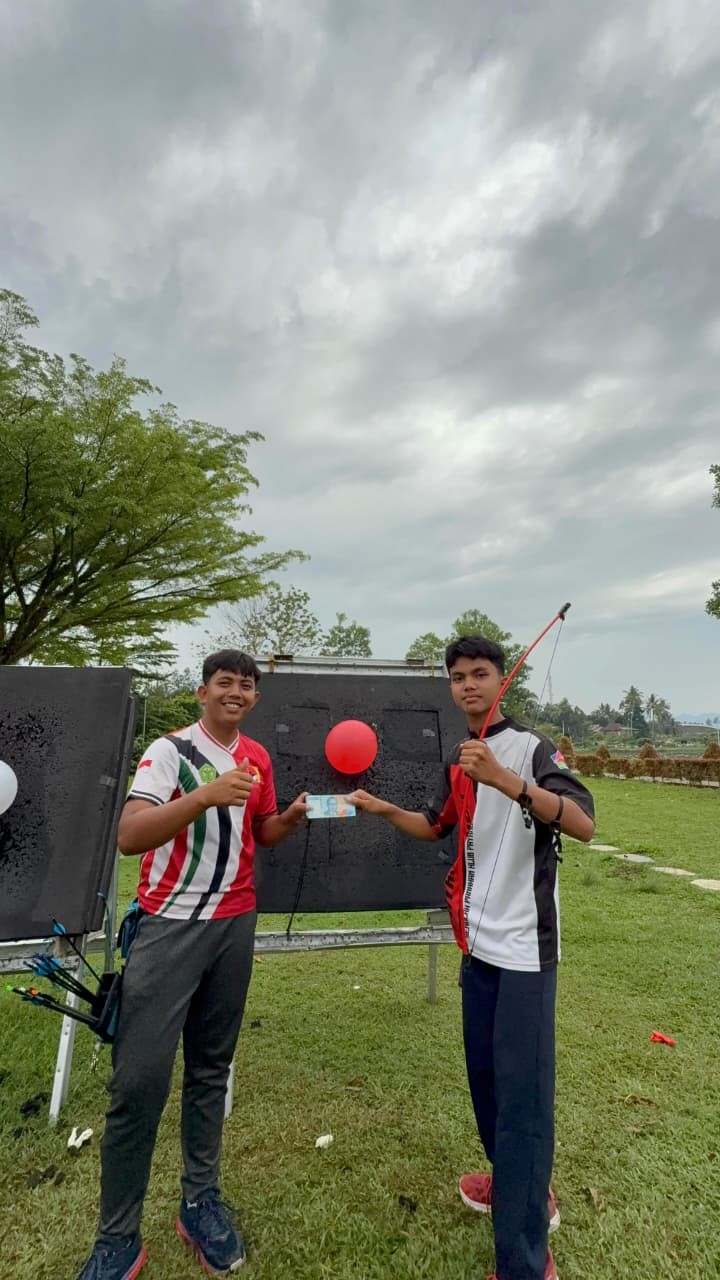 Latihan bersama petugas