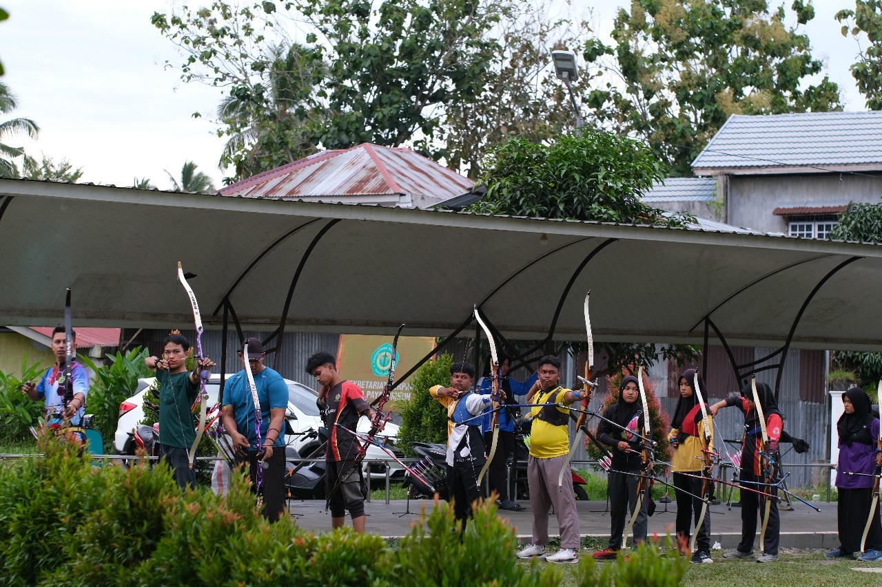 Barisan atlet berlatih